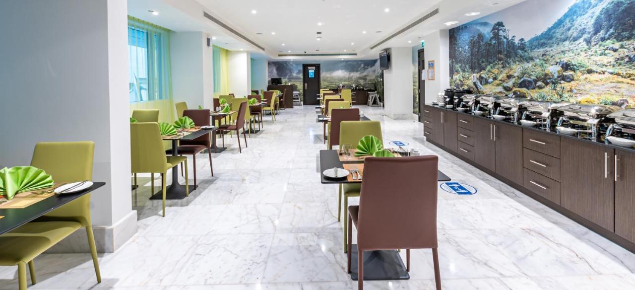 Gravity Hotel Абу-Даби Экстерьер фото